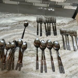 Claudia Stainless by Present Flatware Mixed Lot8 Forks 8 dessert forks 16 spoons